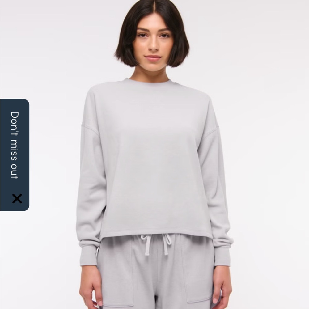 Abercrombie & Fitch Light Gray Sweatshirt. S/M